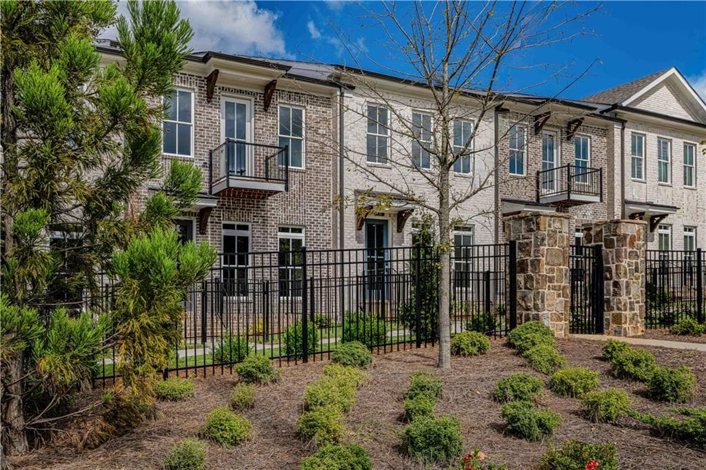 4 bedroom, 4 bathroom, 2,400 sq ft townhouse for sale at 510 Whatton Road 5, Johns Creek, GA 30022 — photo 2