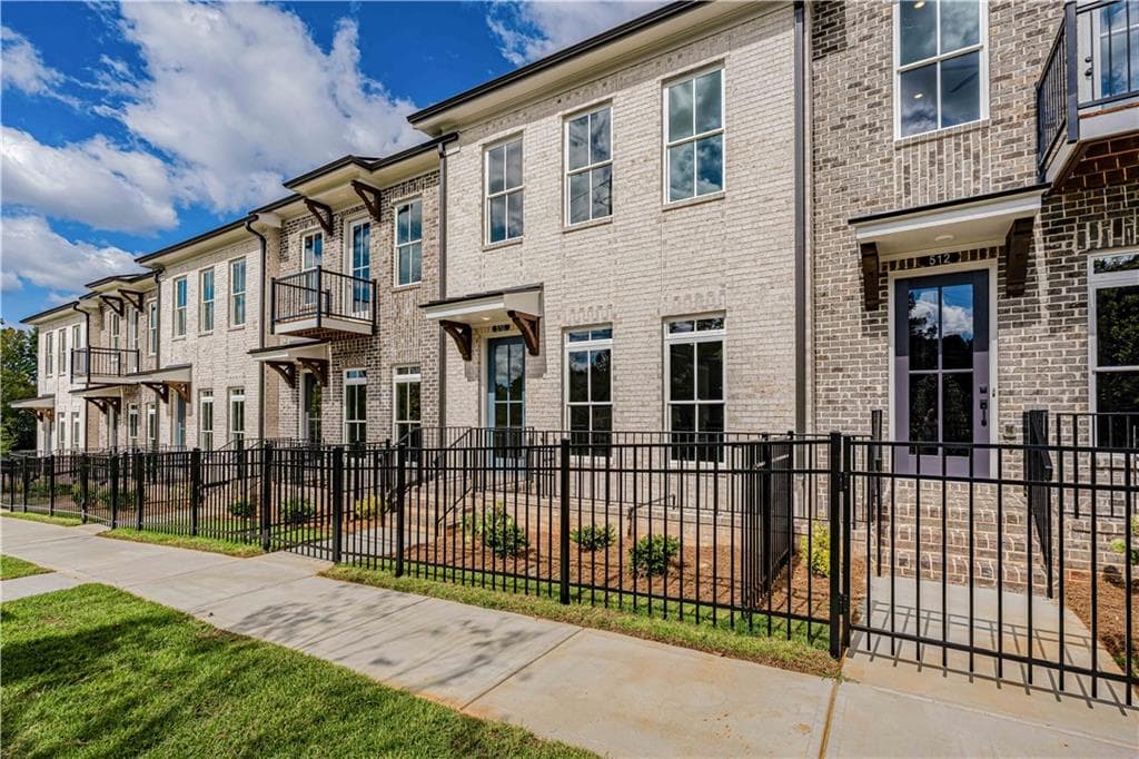 4 bedroom, 4 bathroom, 2,400 sq ft townhouse for sale at 510 Whatton Road 5, Johns Creek, GA 30022 — photo 3