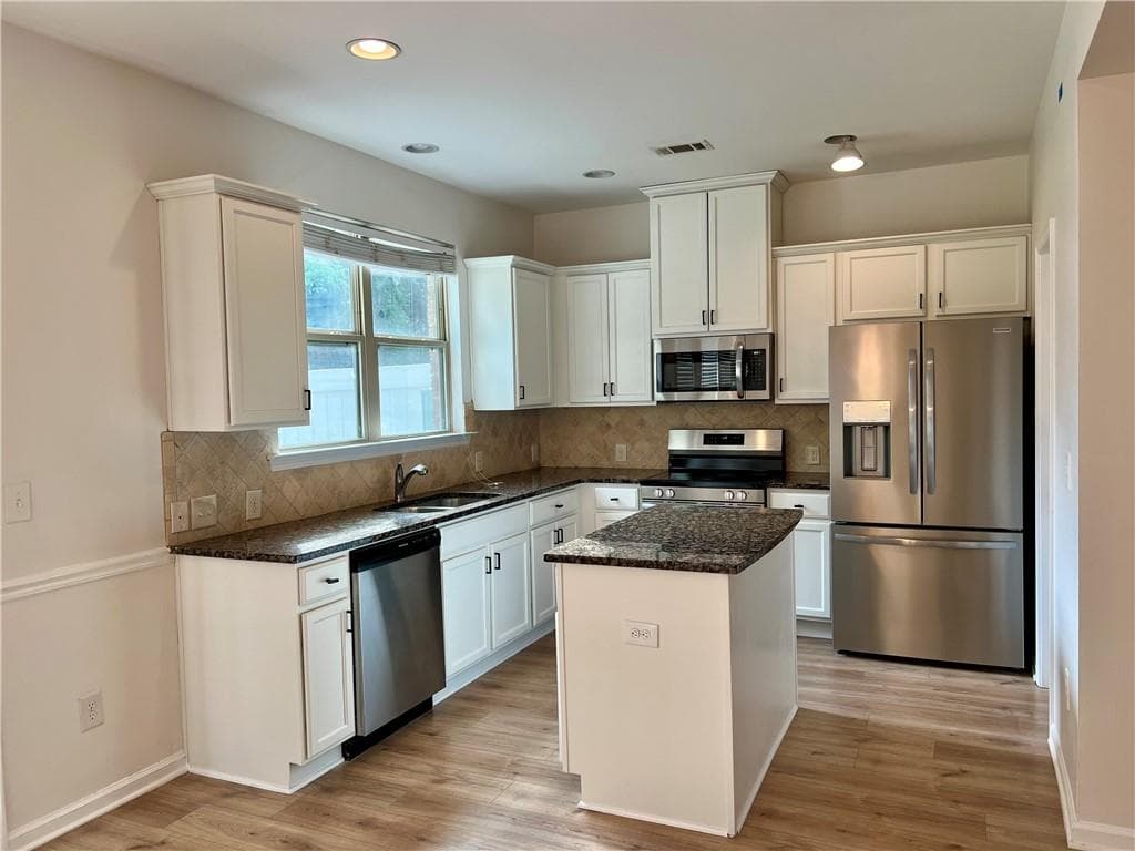 3 bedroom, 3 bathroom, 1,987 sq ft townhouse for rent at 3102 Brockenhurst Drive, Buford, GA 30519 for $2,295 a month — photo 4