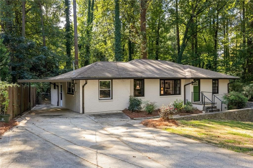 3 bedroom, 2 bathroom, 1,576 sq ft single family residence for sale at 2847 Hollywood Drive, Decatur, GA 30033 — photo 2