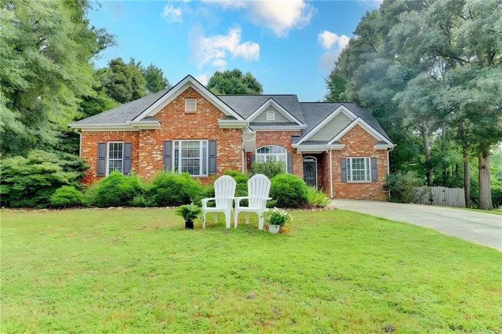 4 bedroom, 3 bathroom, 2,589 sq ft single family residence for sale at 49 Flintstone Road, Jefferson, GA 30549 — photo 2