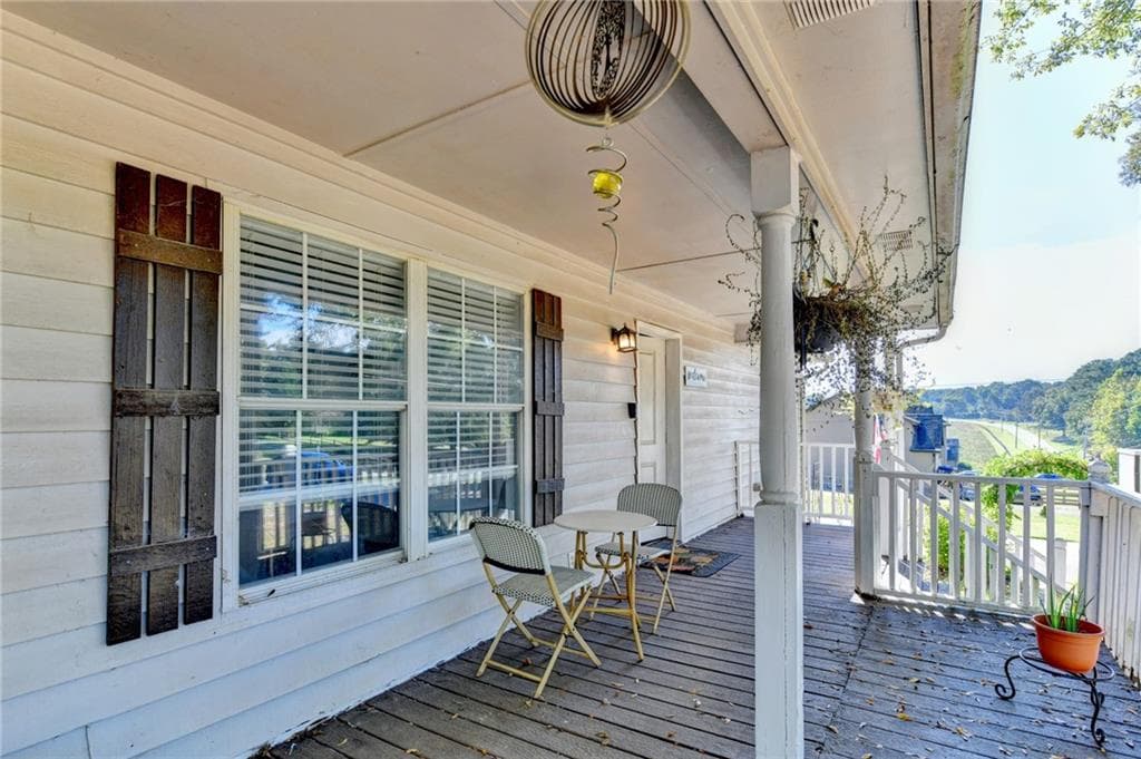 3 bedroom, 2 bathroom, 1,404 sq ft single family residence under contract at 2041 Prospect Road, Lawrenceville, GA 30043 — photo 3