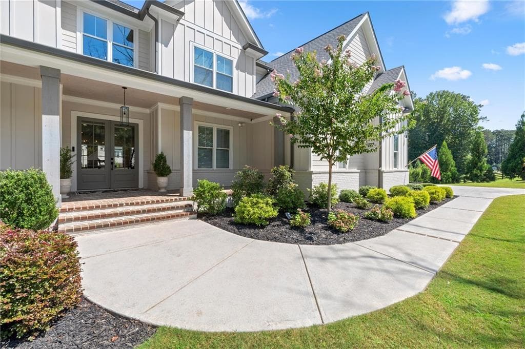 5 bedroom, 5 bathroom, 4,526 sq ft single family residence for sale at 12720 Etris Road, Roswell, GA 30075 — photo 3