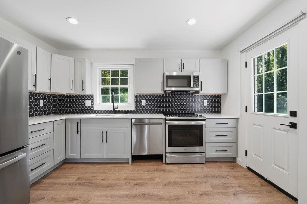 2 bedroom, 1 bathroom, 831 sq ft single family residence for sale at 1127 Delores Way, Forest Park, GA 30297 — photo 2