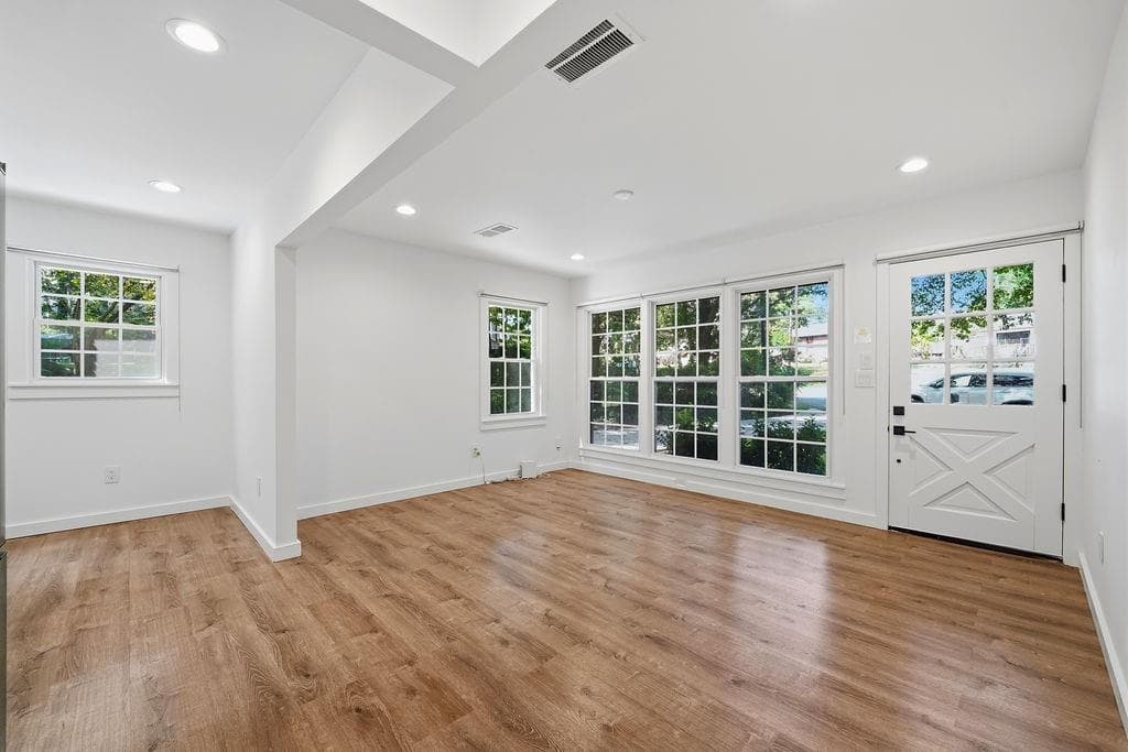2 bedroom, 1 bathroom, 831 sq ft single family residence for sale at 1127 Delores Way, Forest Park, GA 30297 — photo 3