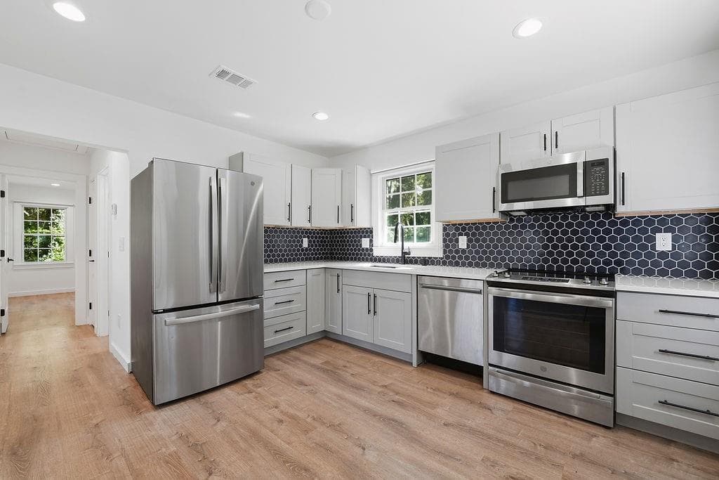 2 bedroom, 1 bathroom, 831 sq ft single family residence for sale at 1127 Delores Way, Forest Park, GA 30297 — photo 5