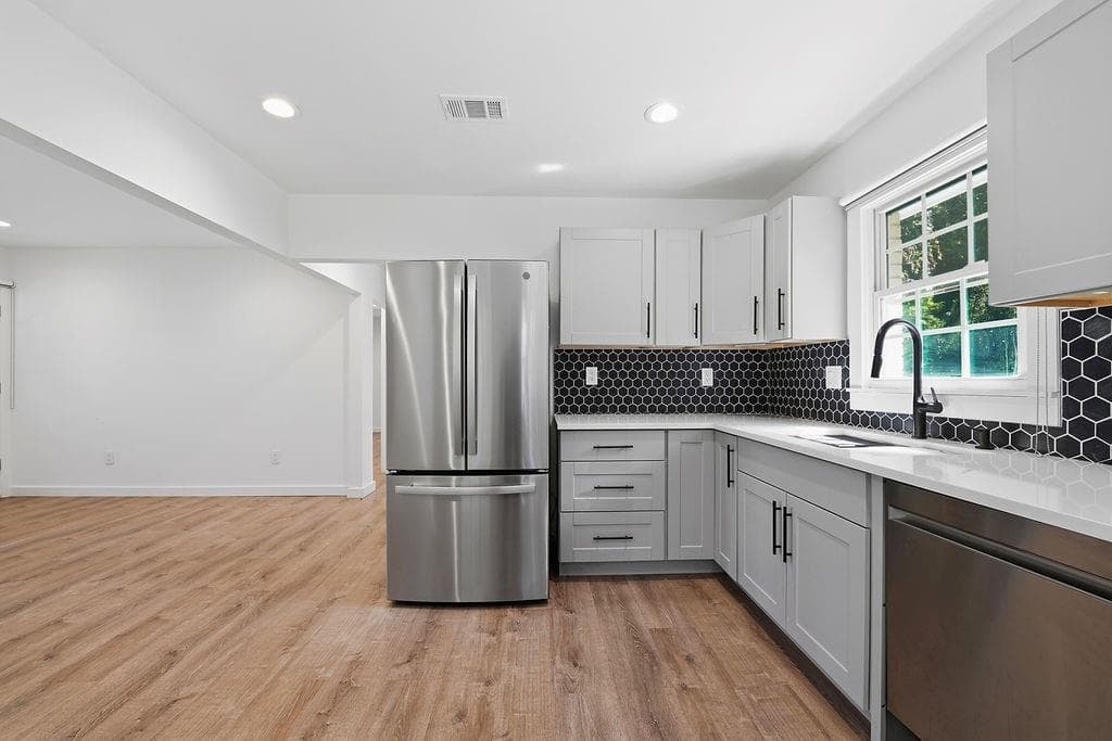 2 bedroom, 1 bathroom, 831 sq ft single family residence for sale at 1127 Delores Way, Forest Park, GA 30297 — photo 7