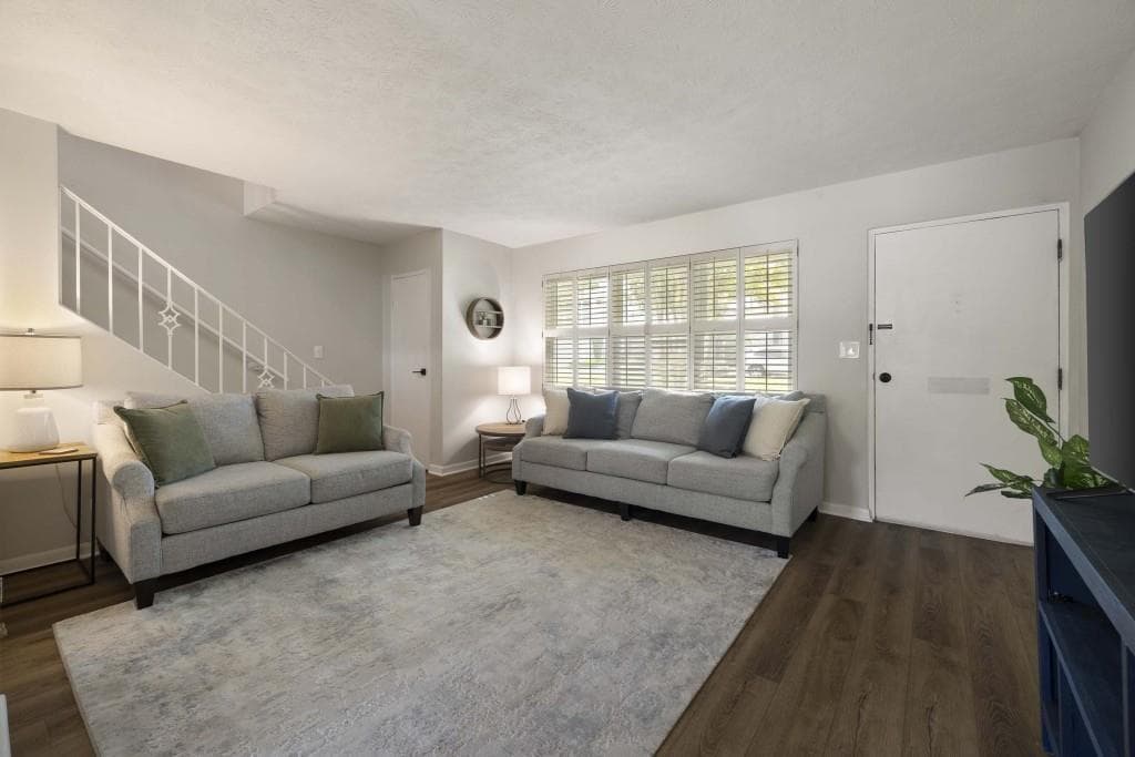 2 bedroom, 2 bathroom, 1,102 sq ft condominium for sale at 4060 Haverhill Drive D, Atlanta, GA 30342 — photo 4