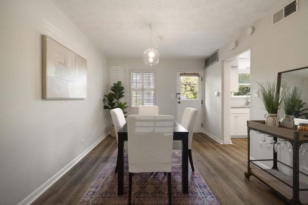 2 bedroom, 2 bathroom, 1,102 sq ft condominium for sale at 4060 Haverhill Drive D, Atlanta, GA 30342 — photo 5