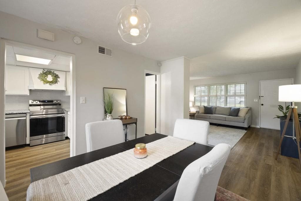 2 bedroom, 2 bathroom, 1,102 sq ft condominium for sale at 4060 Haverhill Drive D, Atlanta, GA 30342 — photo 8