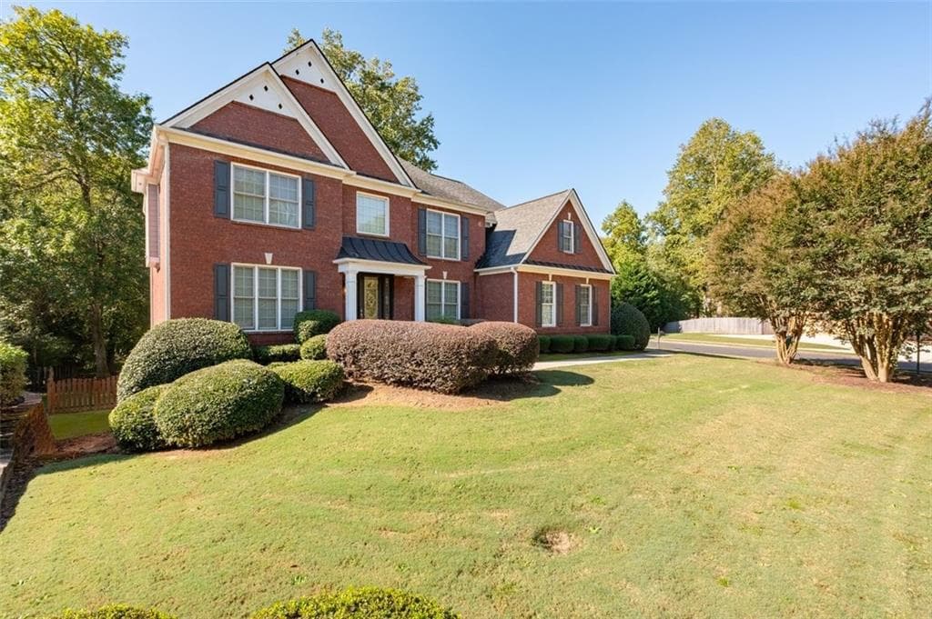 6 bedroom, 5 bathroom, 5,563 sq ft single family residence for sale at 1725 Spartan Lane, Hoschton, GA 30548 — photo 4