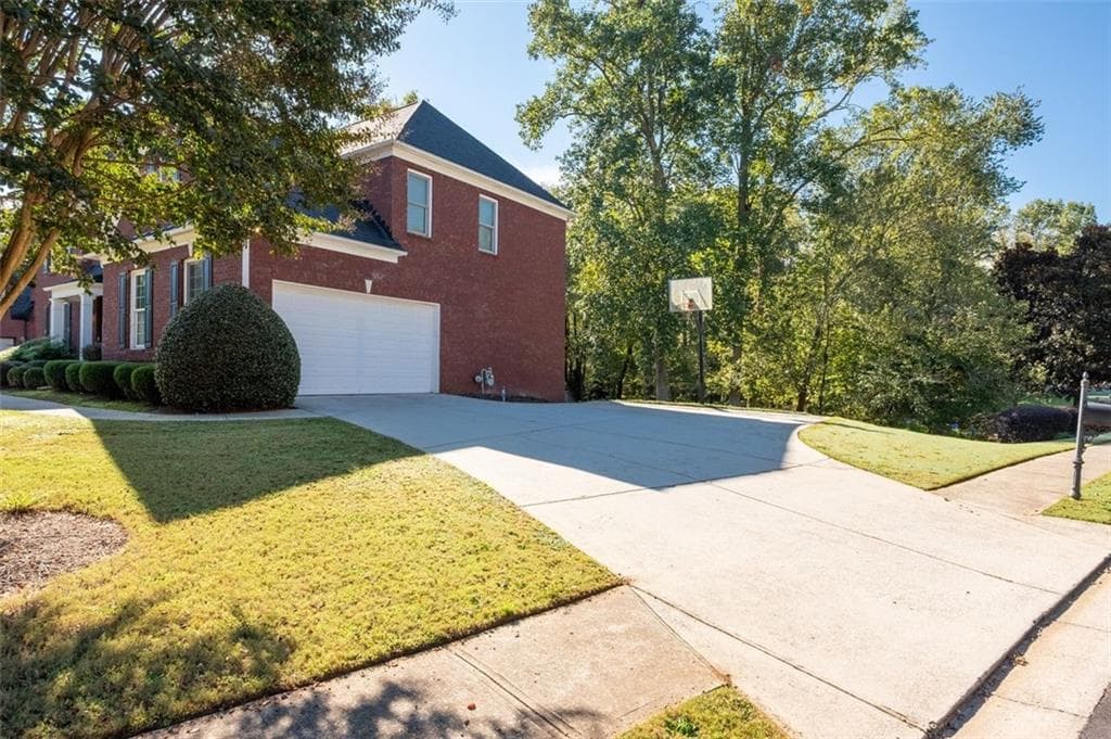 6 bedroom, 5 bathroom, 5,563 sq ft single family residence for sale at 1725 Spartan Lane, Hoschton, GA 30548 — photo 5