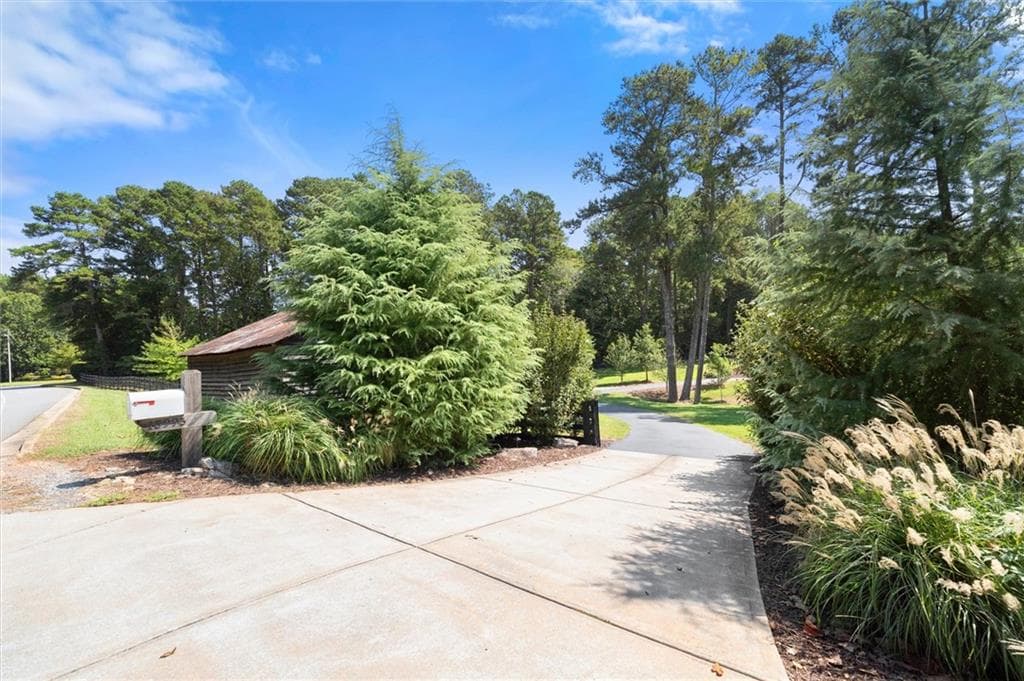 6 bedroom, 8 bathroom, 8,196 sq ft single family residence for sale at 15995 Freemanville Road, Milton, GA 30004 — photo 8