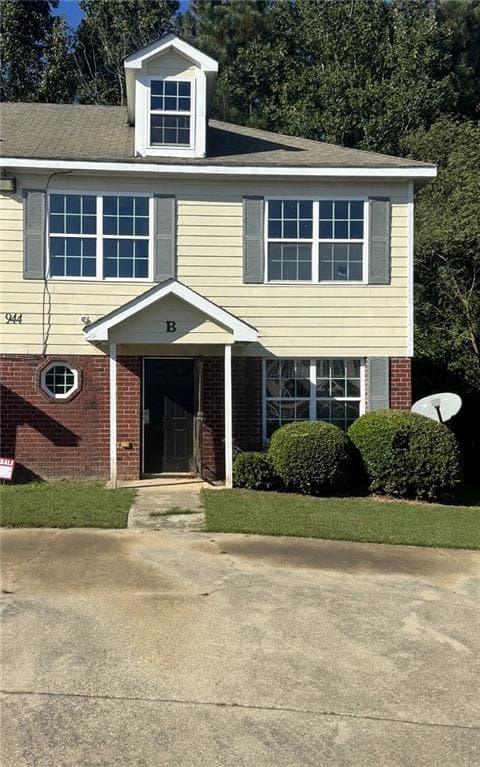 4 bedroom, 3 bathroom, 1,380 sq ft townhouse for sale at 944 Old Mill Point B, Monroe, GA 30655