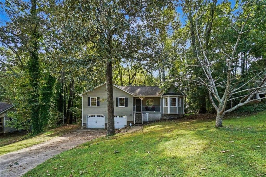 3 bedroom, 2 bathroom, 1,316 sq ft single family residence under contract at 916 Little River Lane, Woodstock, GA 30189