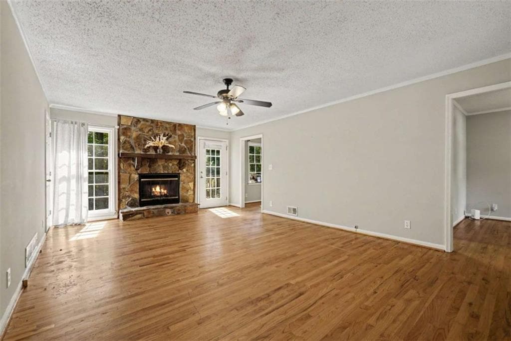 3 bedroom, 2 bathroom, 1,316 sq ft single family residence under contract at 916 Little River Lane, Woodstock, GA 30189 — photo 3