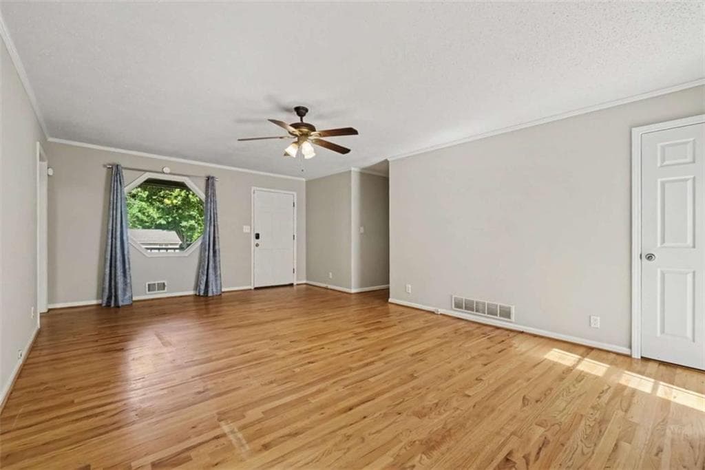 3 bedroom, 2 bathroom, 1,316 sq ft single family residence under contract at 916 Little River Lane, Woodstock, GA 30189 — photo 4