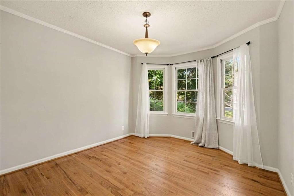 3 bedroom, 2 bathroom, 1,316 sq ft single family residence under contract at 916 Little River Lane, Woodstock, GA 30189 — photo 8