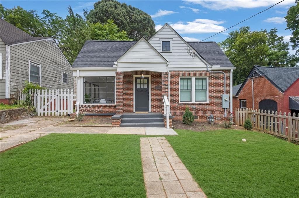 3 bedroom, 2 bathroom, 1,500 sq ft single family residence for sale at 1004 Westmoor Drive, Atlanta, GA 30314 — photo 1 of 15