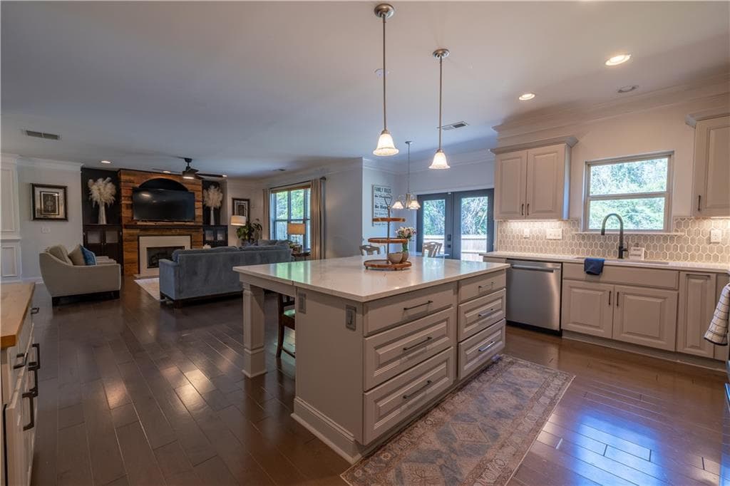 4 bedroom, 4 bathroom, 3,678 sq ft single family residence for sale at 1098 Leybourne Cove, Lawrenceville, GA 30045 — photo 10