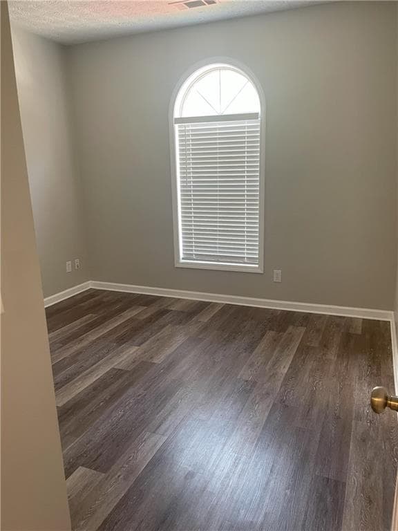 3 bedroom, 2 bathroom, 1,572 sq ft single family residence for sale at 140 Aven Court, Alpharetta, GA 30004 — photo 6