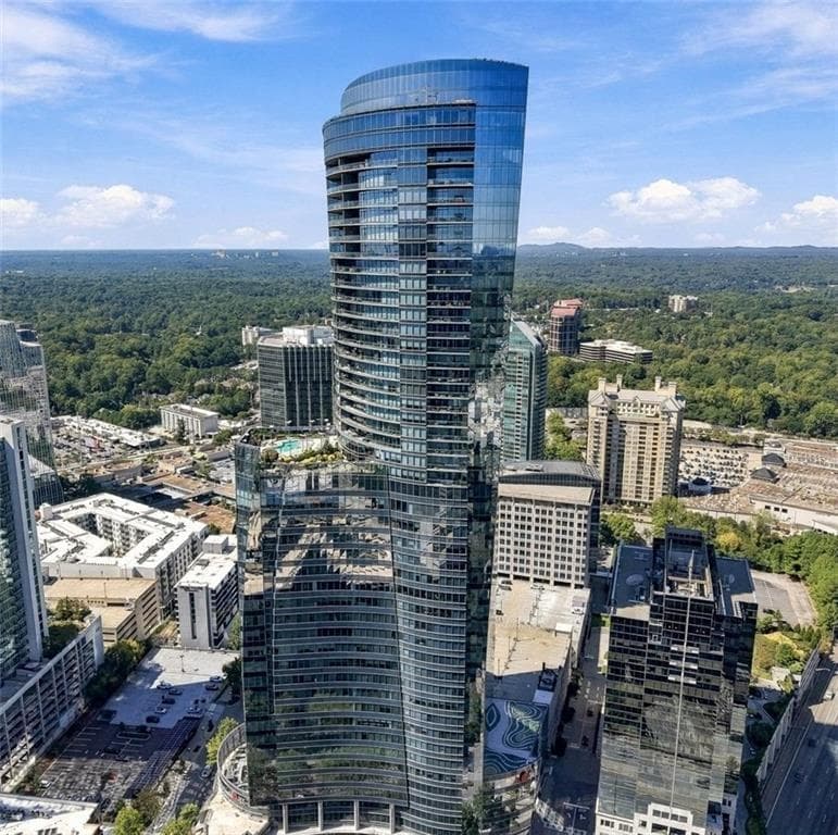 3 bedroom, 2 bathroom, 2,508 sq ft condominium for sale at 3344 Peachtree Road 4203, Atlanta, GA 30326 — photo 3