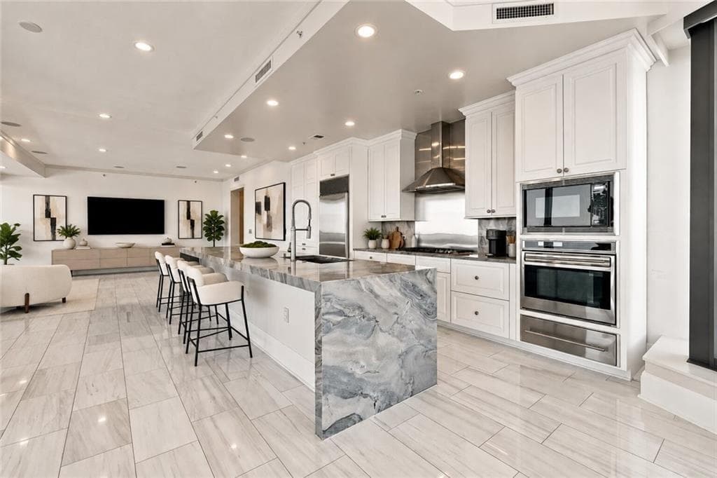 3 bedroom, 2 bathroom, 2,508 sq ft condominium for sale at 3344 Peachtree Road 4203, Atlanta, GA 30326 — photo 7