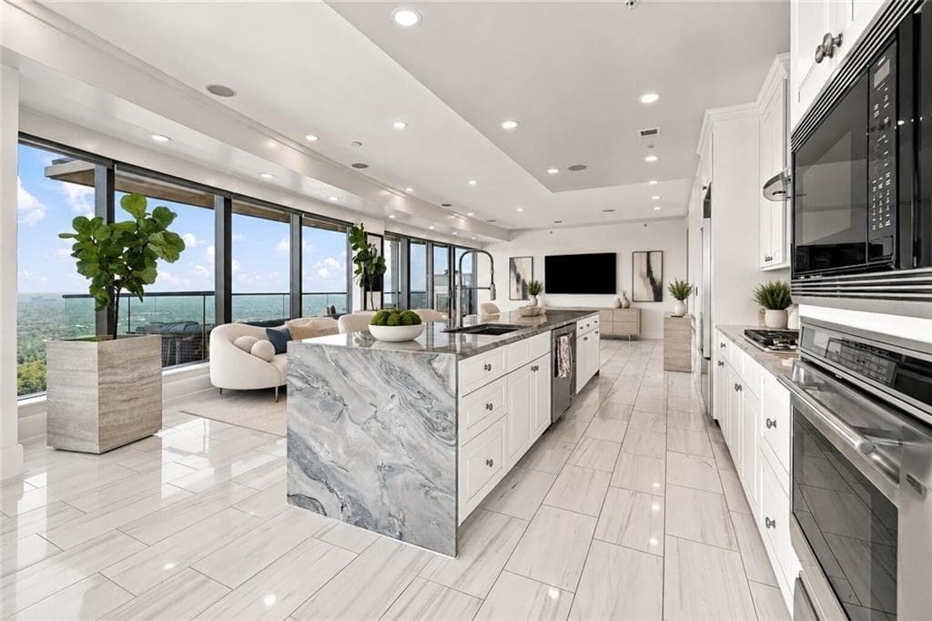 3 bedroom, 2 bathroom, 2,508 sq ft condominium for sale at 3344 Peachtree Road 4203, Atlanta, GA 30326 — photo 8