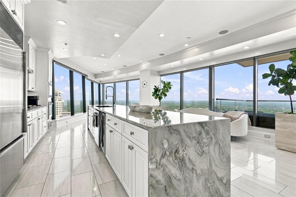 3 bedroom, 2 bathroom, 2,508 sq ft condominium for sale at 3344 Peachtree Road 4203, Atlanta, GA 30326 — photo 9