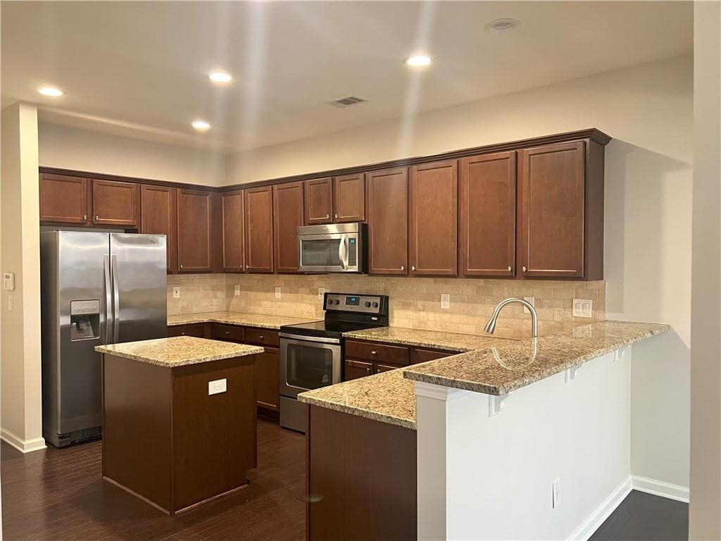 3 bedroom, 3 bathroom, 2,012 sq ft townhouse for rent at 1374 Brookmere Way, Cumming, GA 30040 for $2,200 a month — photo 10
