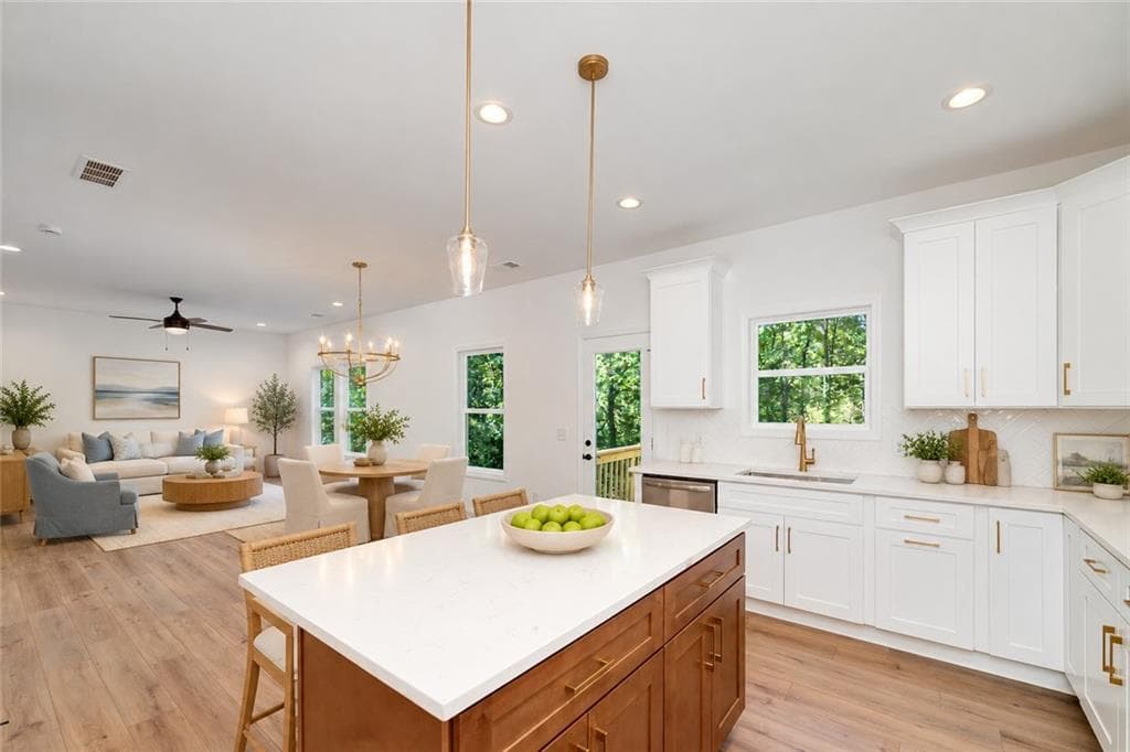 3 bedroom, 3 bathroom, 1,606 sq ft single family residence for sale at 5685 Crestview Drive, Acworth, GA 30102 — photo 9