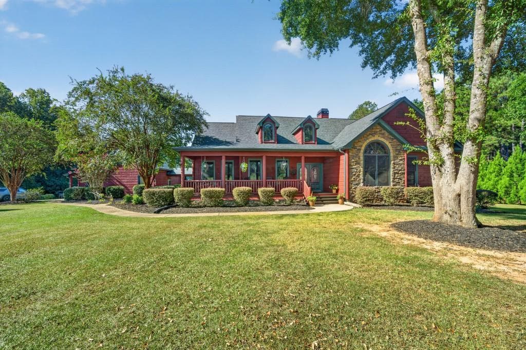4 bedroom, 4 bathroom, 3,435 sq ft single family residence for sale at 2030 Aqua Road, Madison, GA 30650 — photo 3
