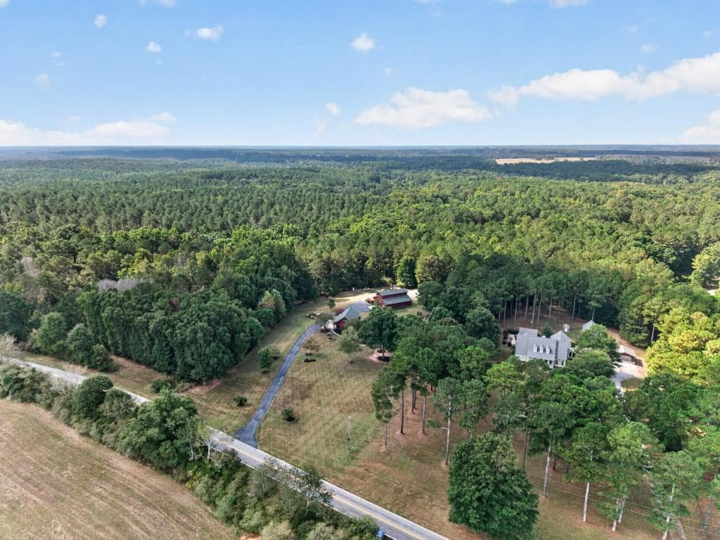 4 bedroom, 4 bathroom, 3,435 sq ft single family residence for sale at 2030 Aqua Road, Madison, GA 30650 — photo 4