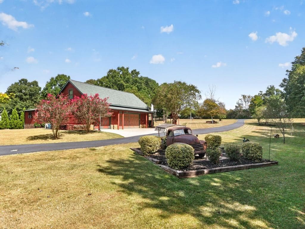 4 bedroom, 4 bathroom, 3,435 sq ft single family residence for sale at 2030 Aqua Road, Madison, GA 30650 — photo 8