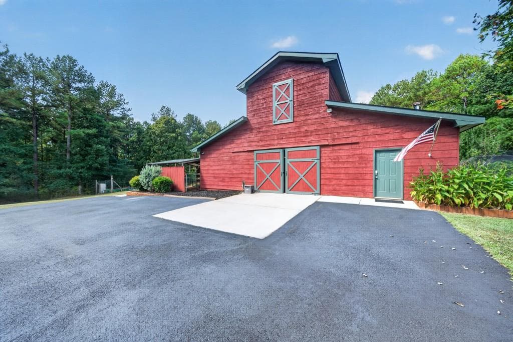 4 bedroom, 4 bathroom, 3,435 sq ft single family residence for sale at 2030 Aqua Road, Madison, GA 30650 — photo 10