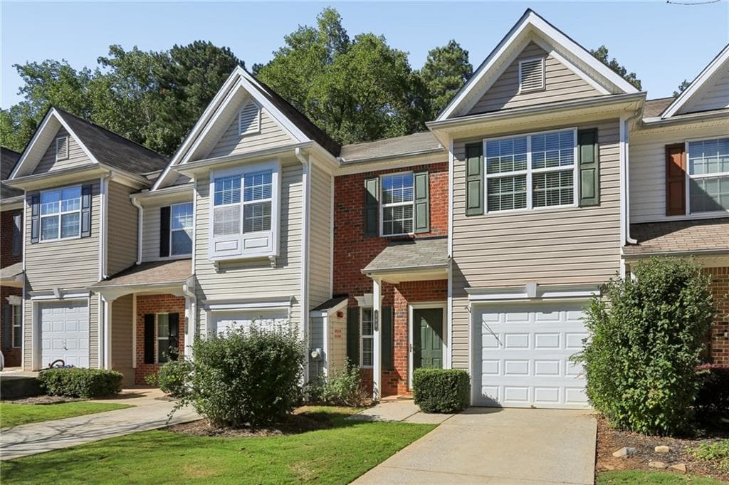 3 bedroom, 3 bathroom, 1,639 sq ft townhouse for sale at 298 Azalea Circle, Cumming, GA 30040 — photo 2