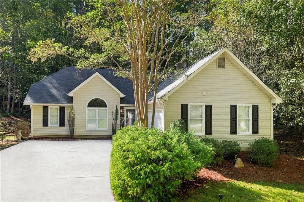 3 bedroom, 2 bathroom, 1,345 sq ft single family residence for sale at 146 Pinebrook Drive, Waleska, GA 30183
