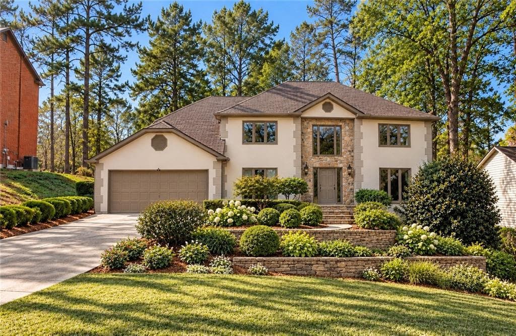 6 bedroom, 5 bathroom, 4,158 sq ft single family residence under contract at 2225 Roxburgh Drive, Roswell, GA 30076 — photo 4