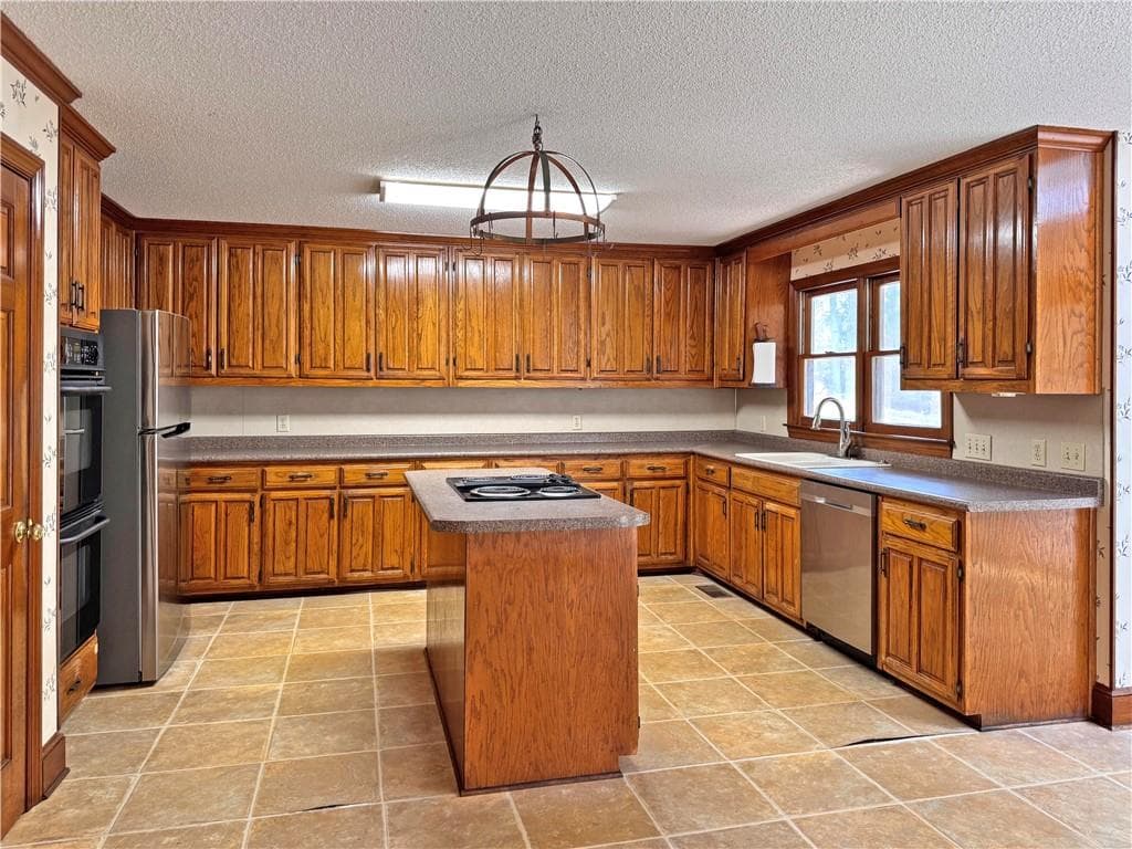 6 bedroom, 5 bathroom, 4,158 sq ft single family residence under contract at 2225 Roxburgh Drive, Roswell, GA 30076 — photo 7