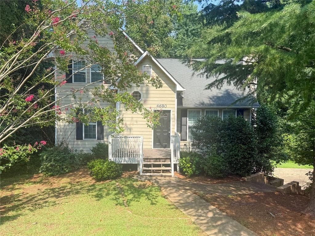 3 bedroom, 2 bathroom, 2,800 sq ft single family residence for sale at 4680 Woodglen Court, Douglasville, GA 30135