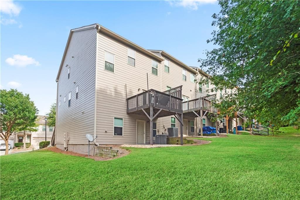 4 bedroom, 4 bathroom, 2,332 sq ft townhouse for sale at 1971 Paxton Ridge Lane, Lilburn, GA 30047 — photo 2