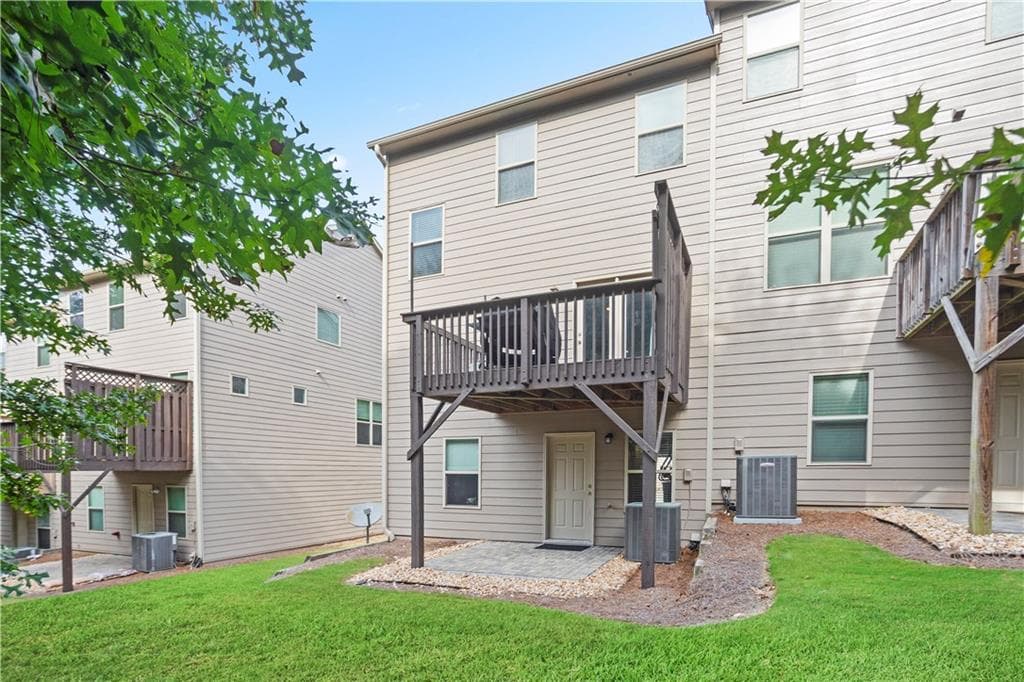 4 bedroom, 4 bathroom, 2,332 sq ft townhouse for sale at 1971 Paxton Ridge Lane, Lilburn, GA 30047 — photo 3