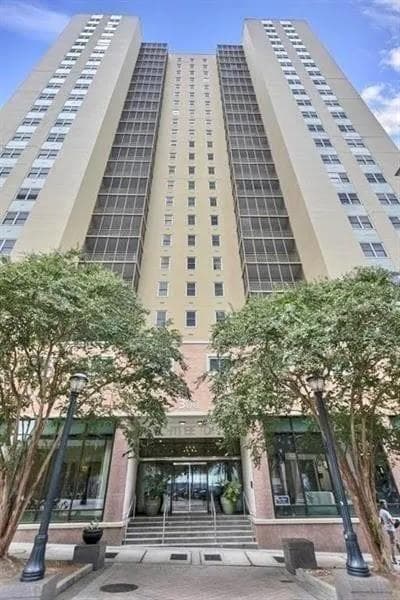 1 bedroom, 1 bathroom, 609 sq ft condominium for rent at 300 Peachtree Street 5L, Atlanta, GA 30308 for $1,875 a month — photo 2