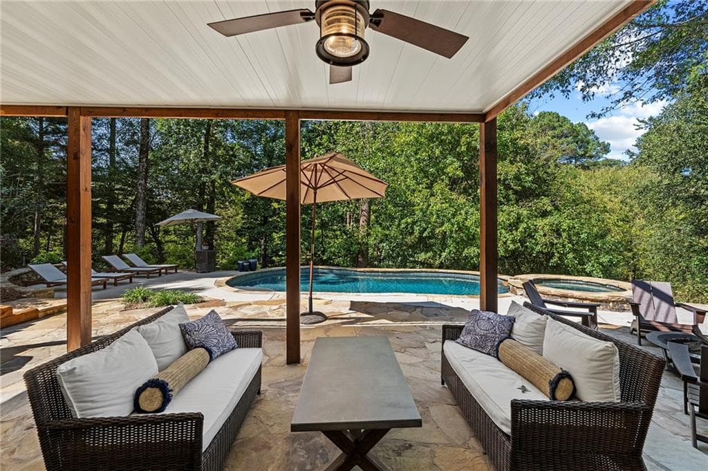 5 bedroom, 5 bathroom, 5,700 sq ft single family residence for sale at 402 Greyfield Drive, Canton, GA 30115 — photo 5