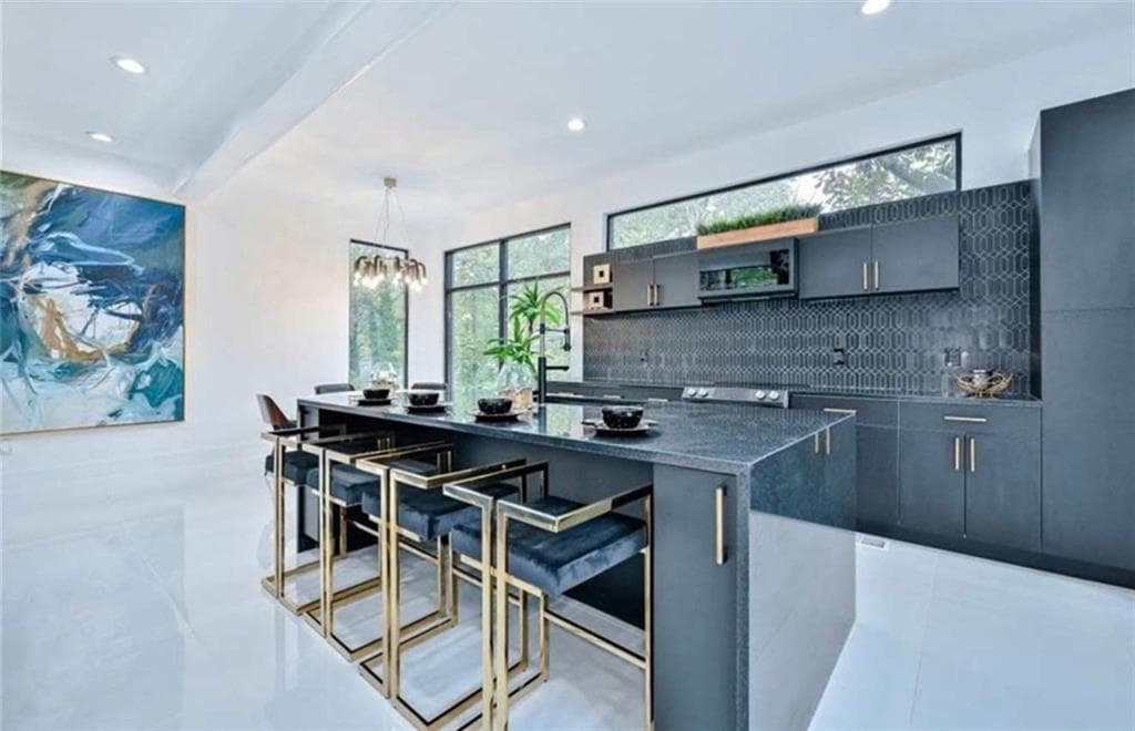 4 bedroom, 4 bathroom, 2,678 sq ft single family residence for sale at 1637 Emerald Avenue, Atlanta, GA 30310 — photo 4