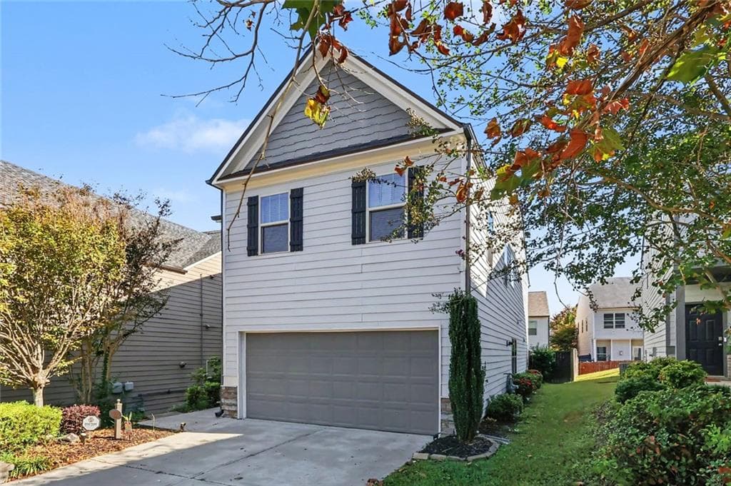 3 bedroom, 3 bathroom, 2,389 sq ft single family residence for sale at 4083 Lake Manor Way, Atlanta, GA 30349 — photo 3
