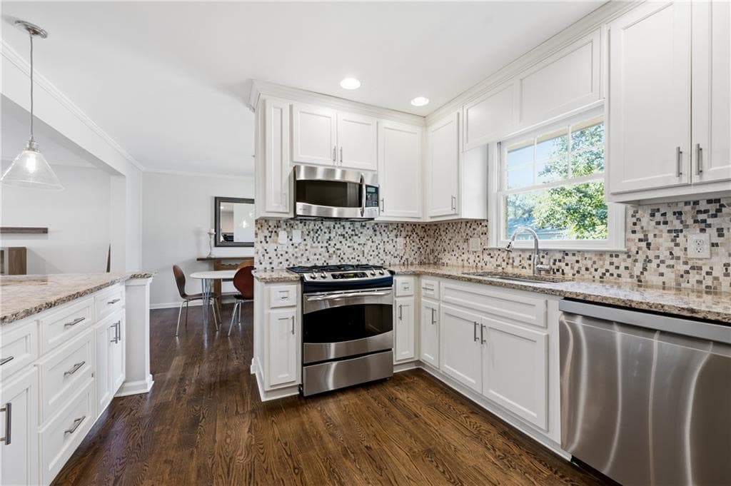 5 bedroom, 3 bathroom, 2,908 sq ft single family residence for sale at 4946 Village Creek Drive, Dunwoody, GA 30338 — photo 3