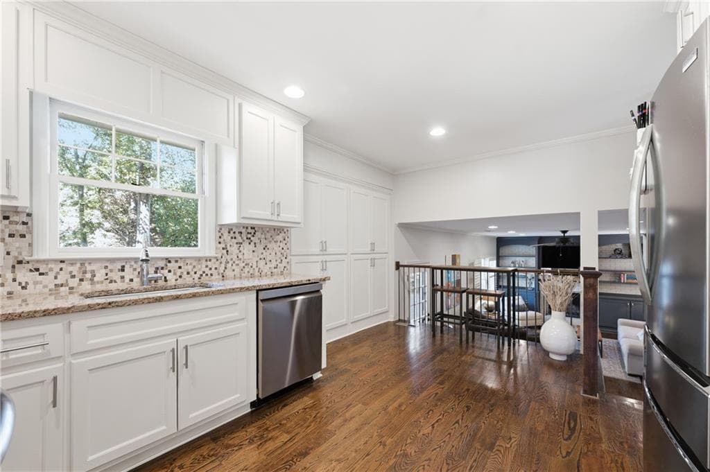 5 bedroom, 3 bathroom, 2,908 sq ft single family residence for sale at 4946 Village Creek Drive, Dunwoody, GA 30338 — photo 9
