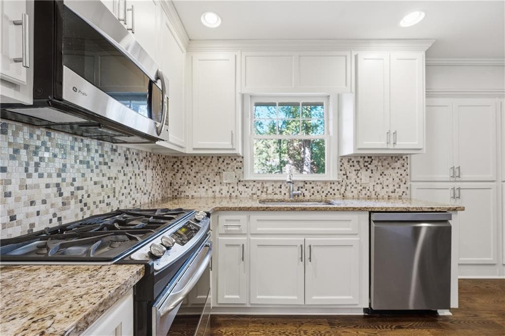 5 bedroom, 3 bathroom, 2,908 sq ft single family residence for sale at 4946 Village Creek Drive, Dunwoody, GA 30338 — photo 10