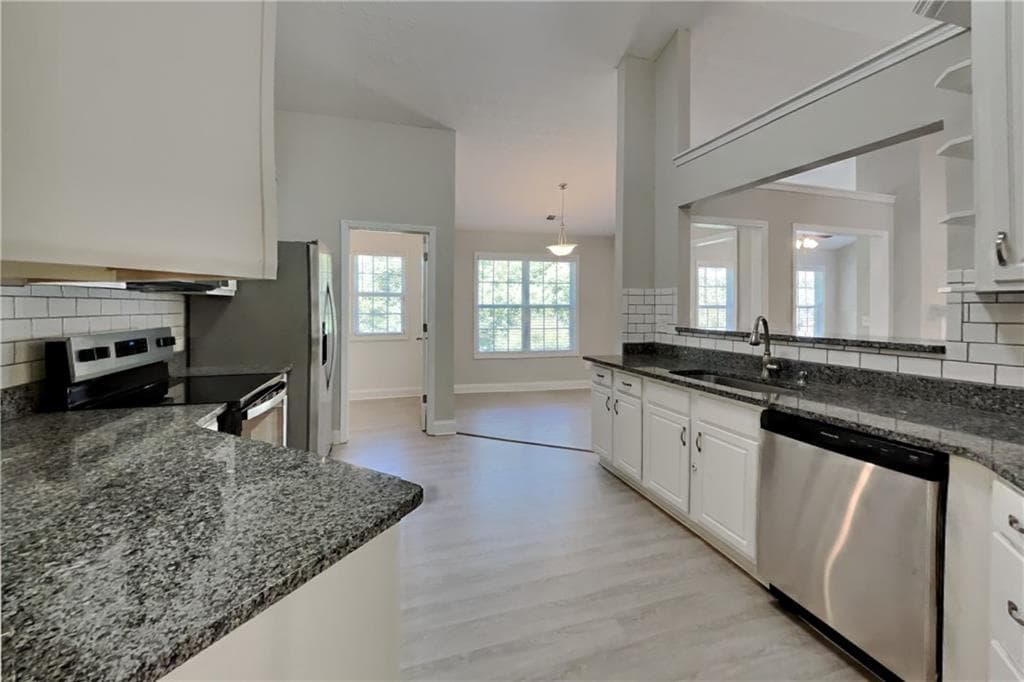 4 bedroom, 2 bathroom, 2,337 sq ft single family residence for rent at 3998 Duncan Ives Drive, Buford, GA 30519 for $2,400 a month — photo 5